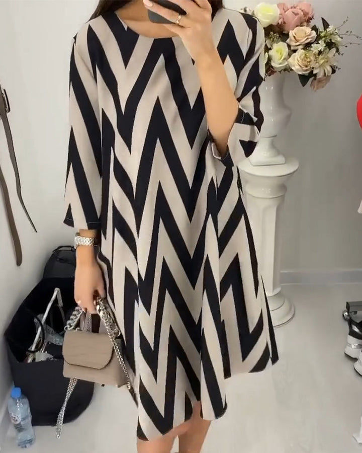 Lovenza - Damenkleid mit lockeren Ärmeln und Zickzackmuster