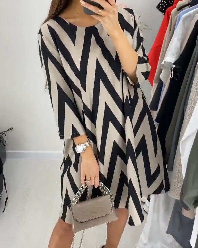 Lovenza - Damenkleid mit lockeren Ärmeln und Zickzackmuster