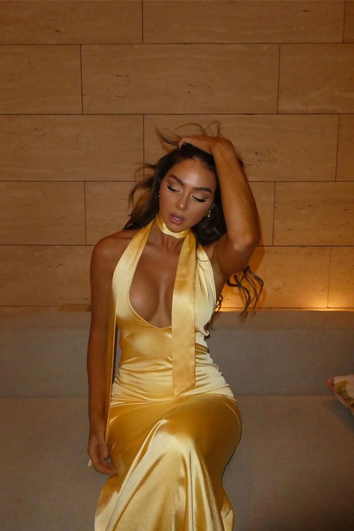 Faelira ™ | Maxikleid aus Satin mit Schluppenkragen