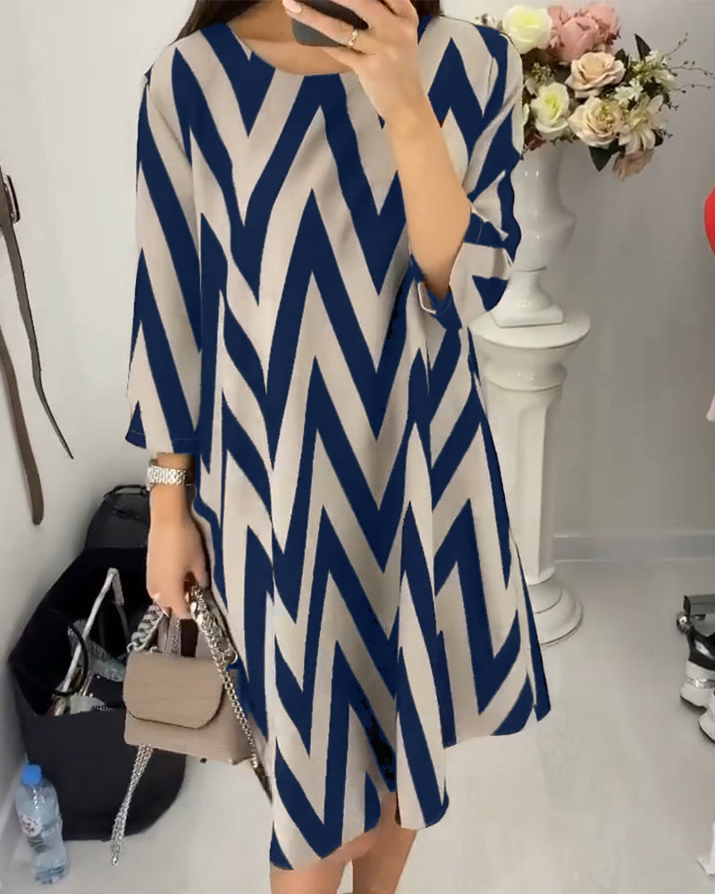 Lovenza - Damenkleid mit lockeren Ärmeln und Zickzackmuster