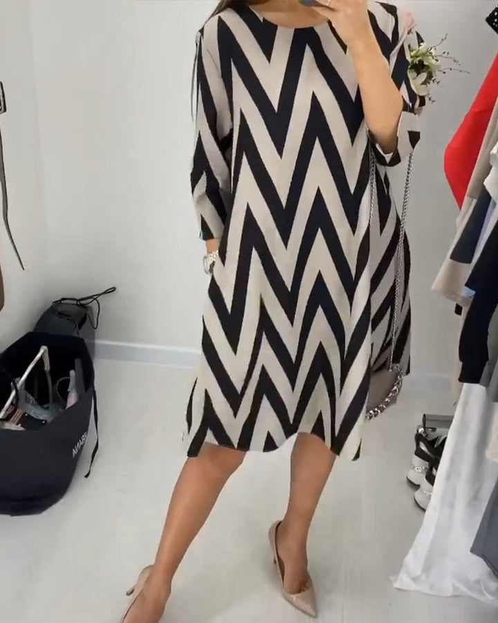 Lovenza - Damenkleid mit lockeren Ärmeln und Zickzackmuster