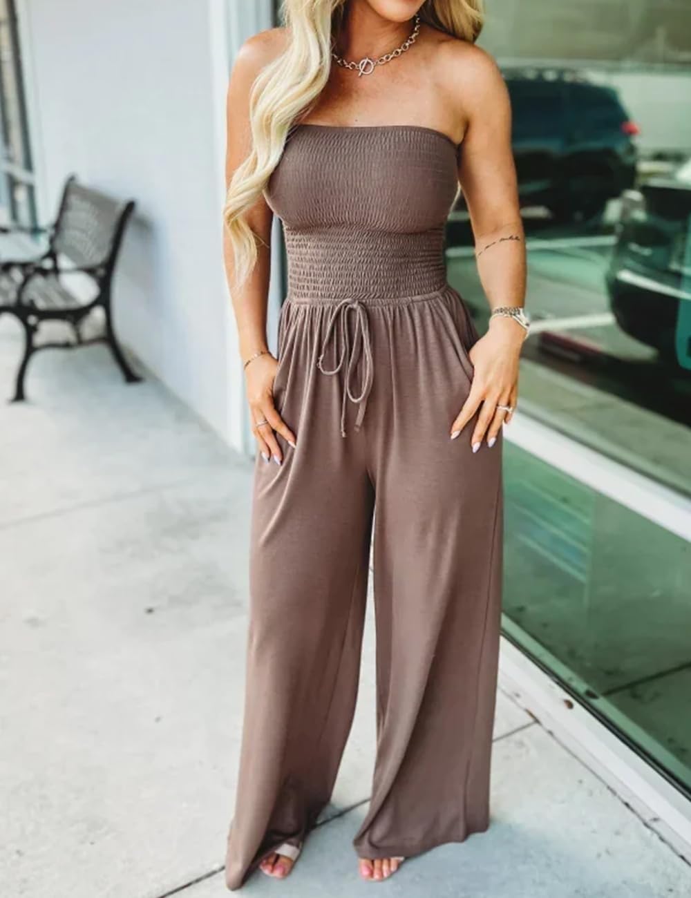Lola - Schulterfreier Einfarbiger Gesmokter Jumpsuit