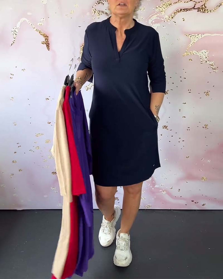 Hanneke - Einfarbiges Kleid mit V-Ausschnitt