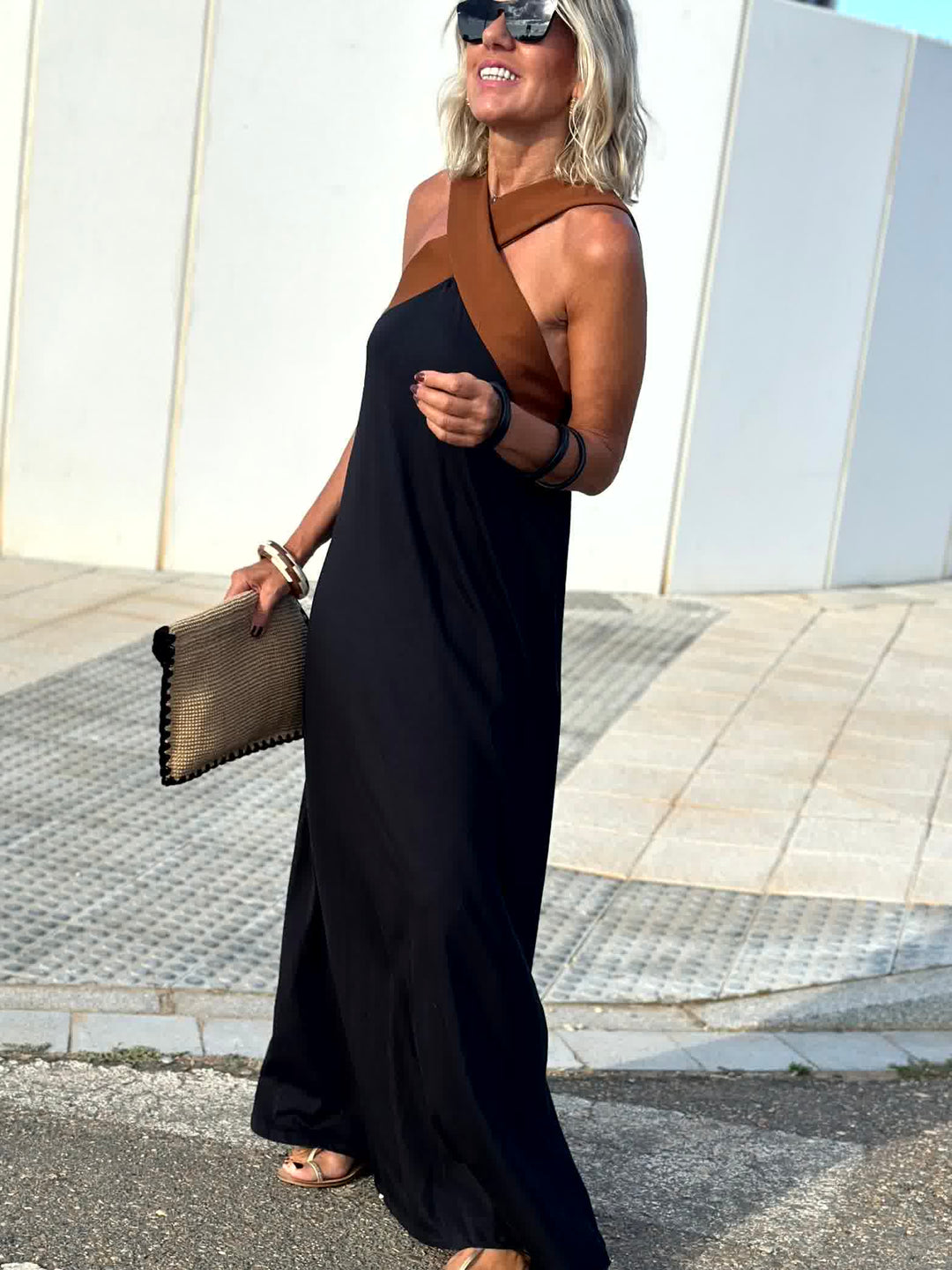 Julya | Elegantes Kleid mit offenem Rücken und modischem Neckholder-Kragen