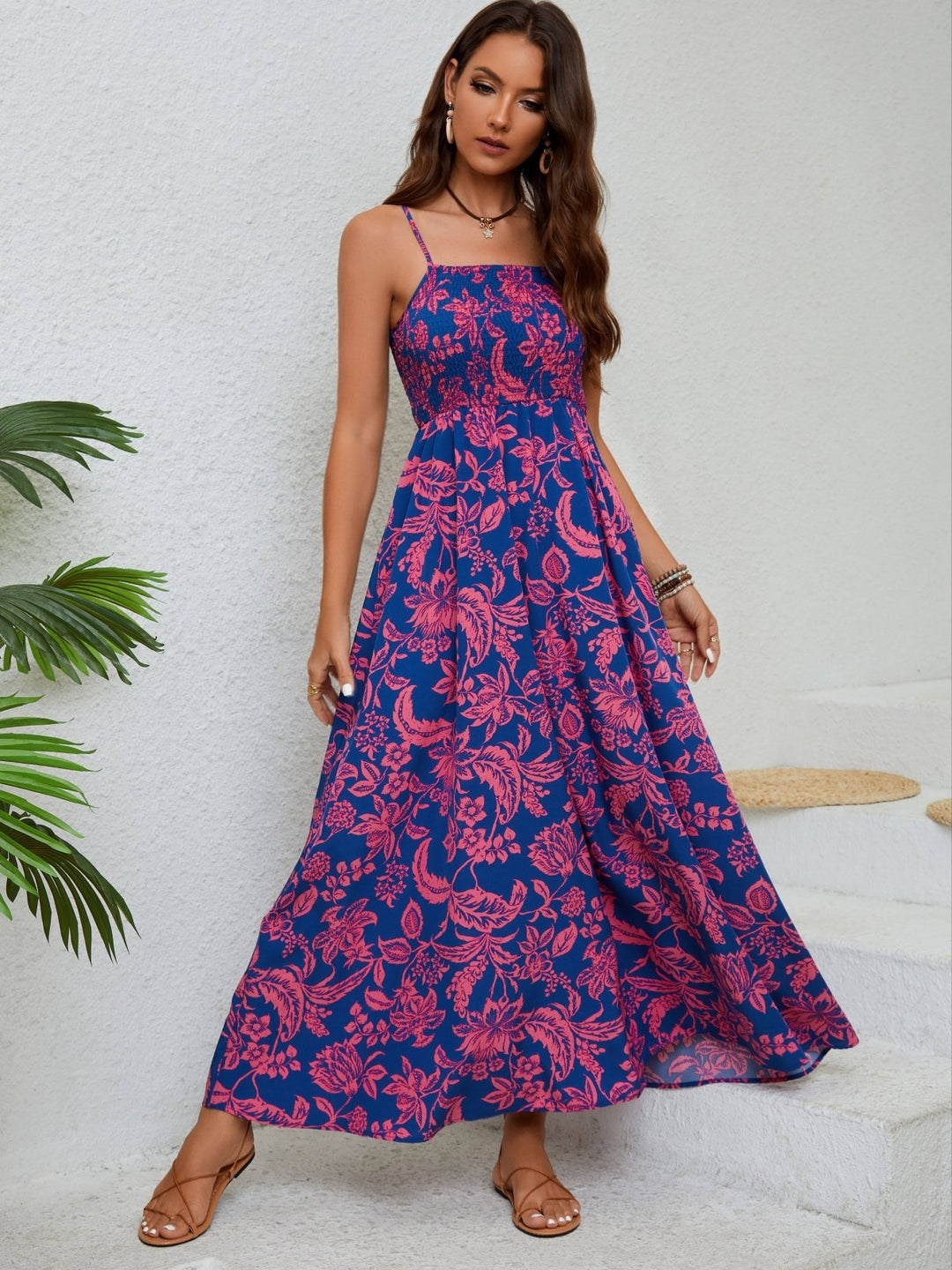 Emma - Blumiges, gerafftes Maxikleid mit Spaghettiträgern