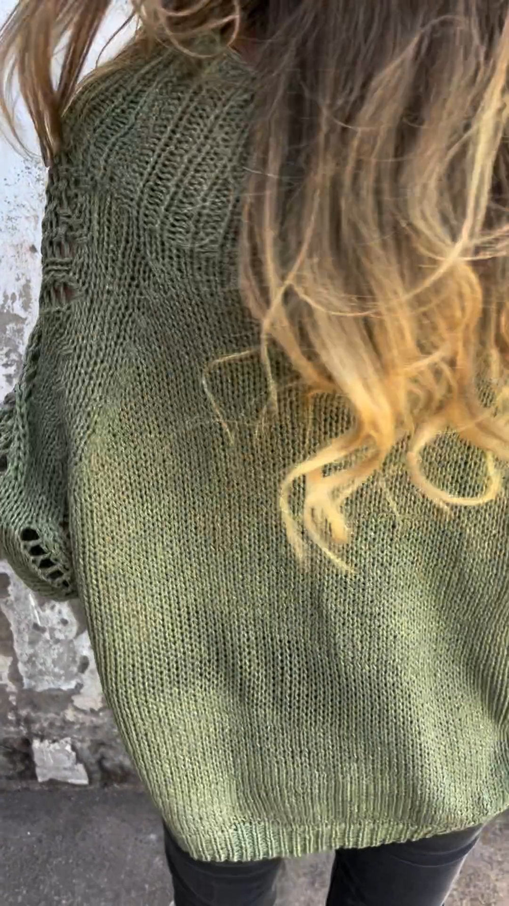 Kassandra - Rundhals Langarm-Stricktop mit Hohldesign