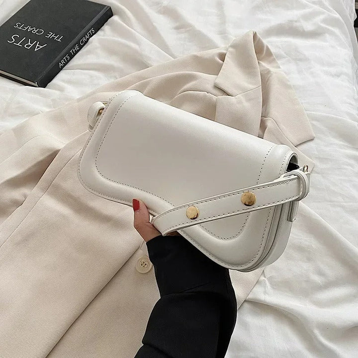 Amal - Handtasche aus veganem Leder mit gewellter Klappe