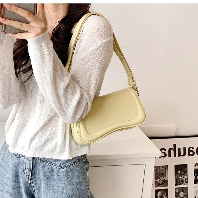 Amal - Handtasche aus veganem Leder mit gewellter Klappe