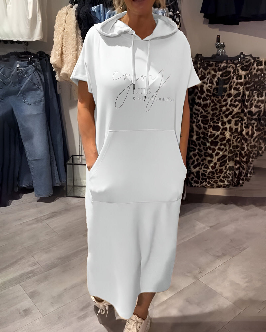 Ebba™ | Lässiges Kleid mit Kapuze und femininer Passform
