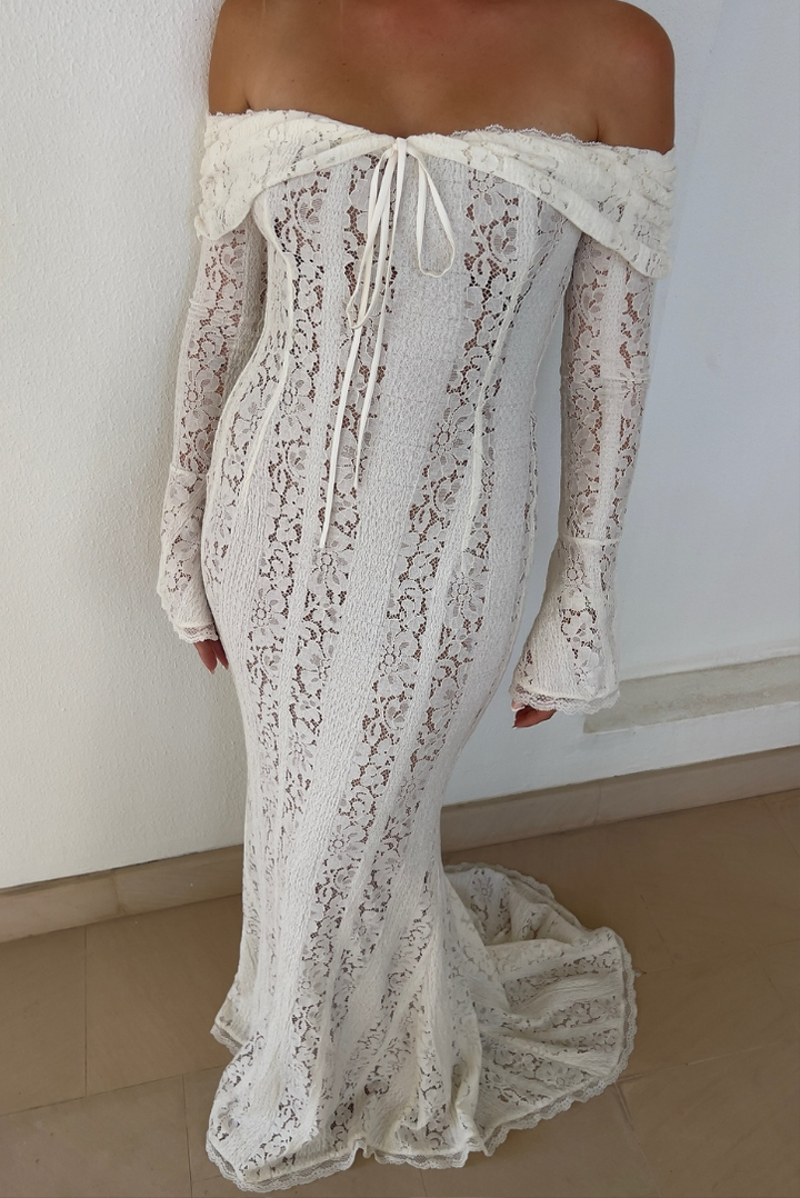 Viraya – Schulterfreies Maxikleid aus Häkelspitze