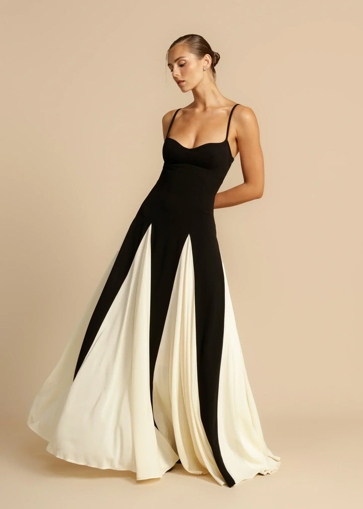 Roxanne™ | Elegantes Maxikleid mit kontrastierenden Rüschen