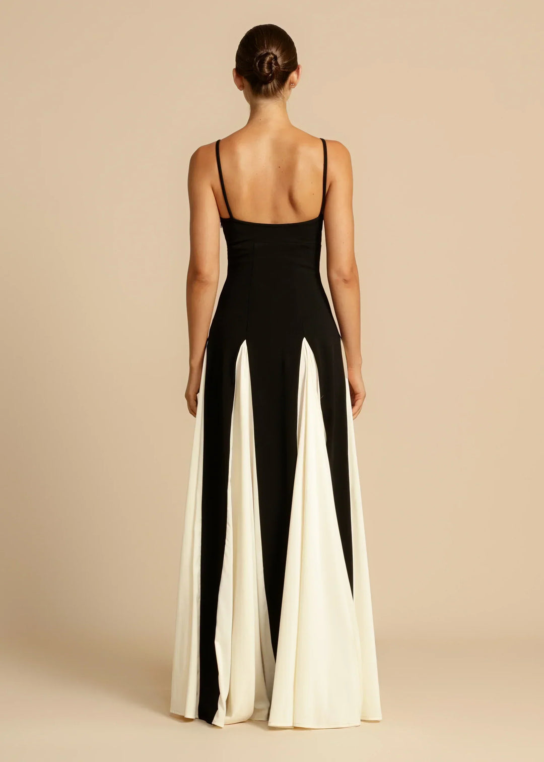Roxanne™ | Elegantes Maxikleid mit kontrastierenden Rüschen