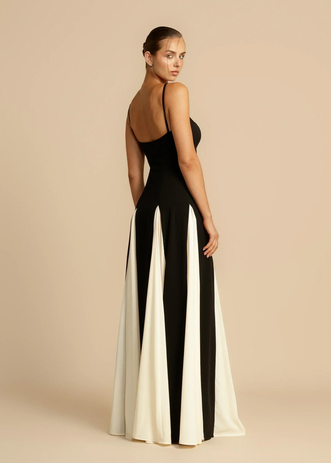 Roxanne™ | Elegantes Maxikleid mit kontrastierenden Rüschen