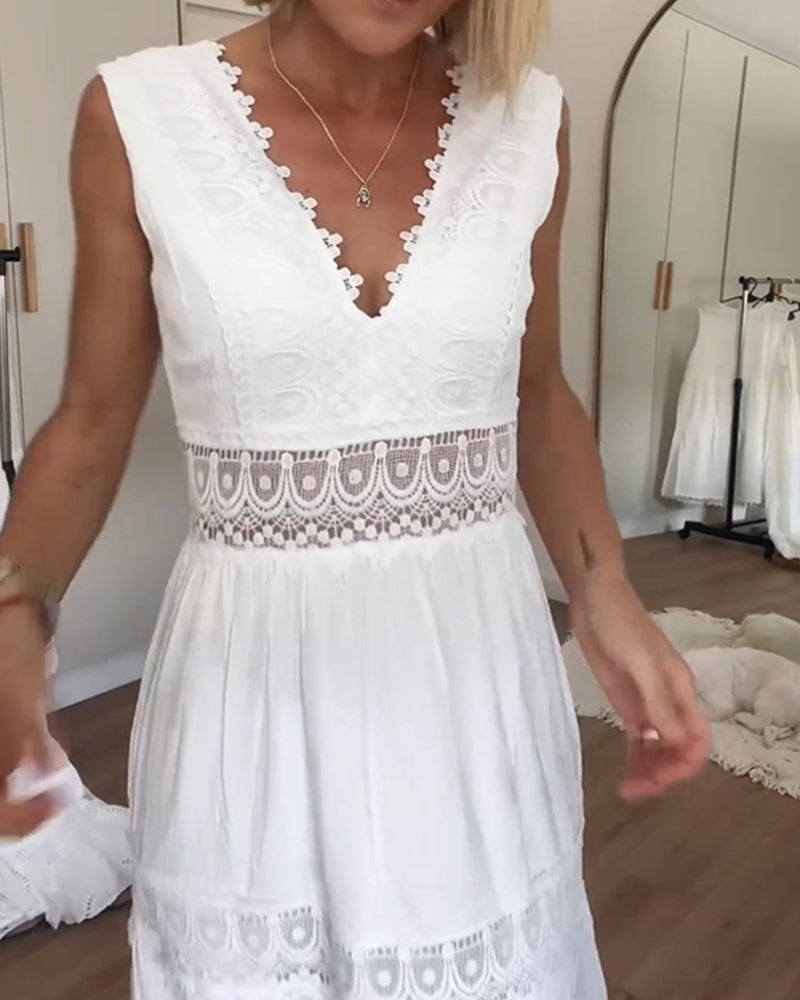 Charlotte - Handgefertigtes Spitzenkleid mit V-Ausschnitt