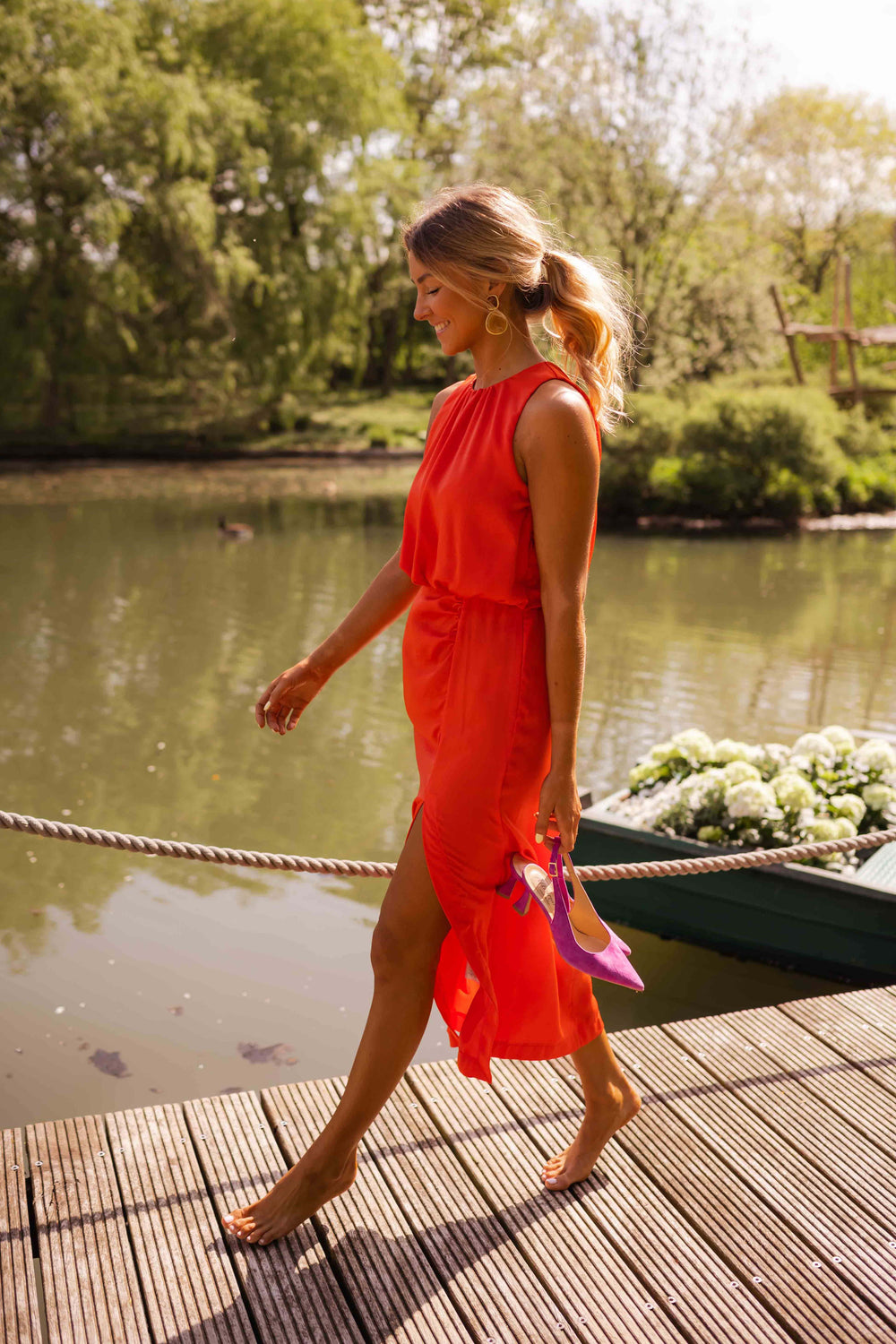 Alicia – Neckholder-Midikleid mit Schlitz