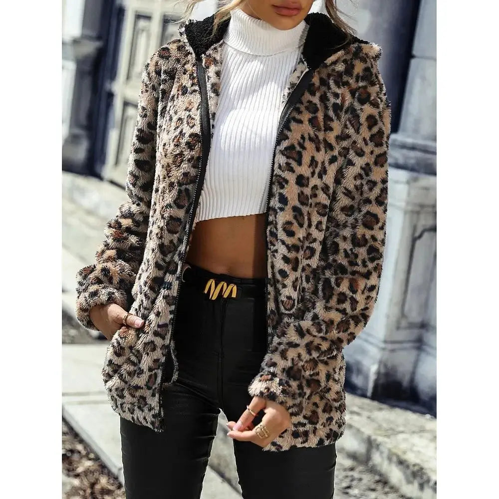 Scarlett | Kuschelige Jacke aus Leopard-Plüsch