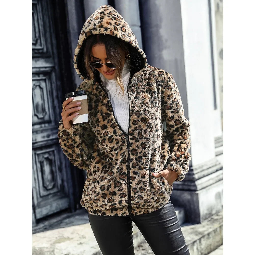 Scarlett | Kuschelige Jacke aus Leopard-Plüsch
