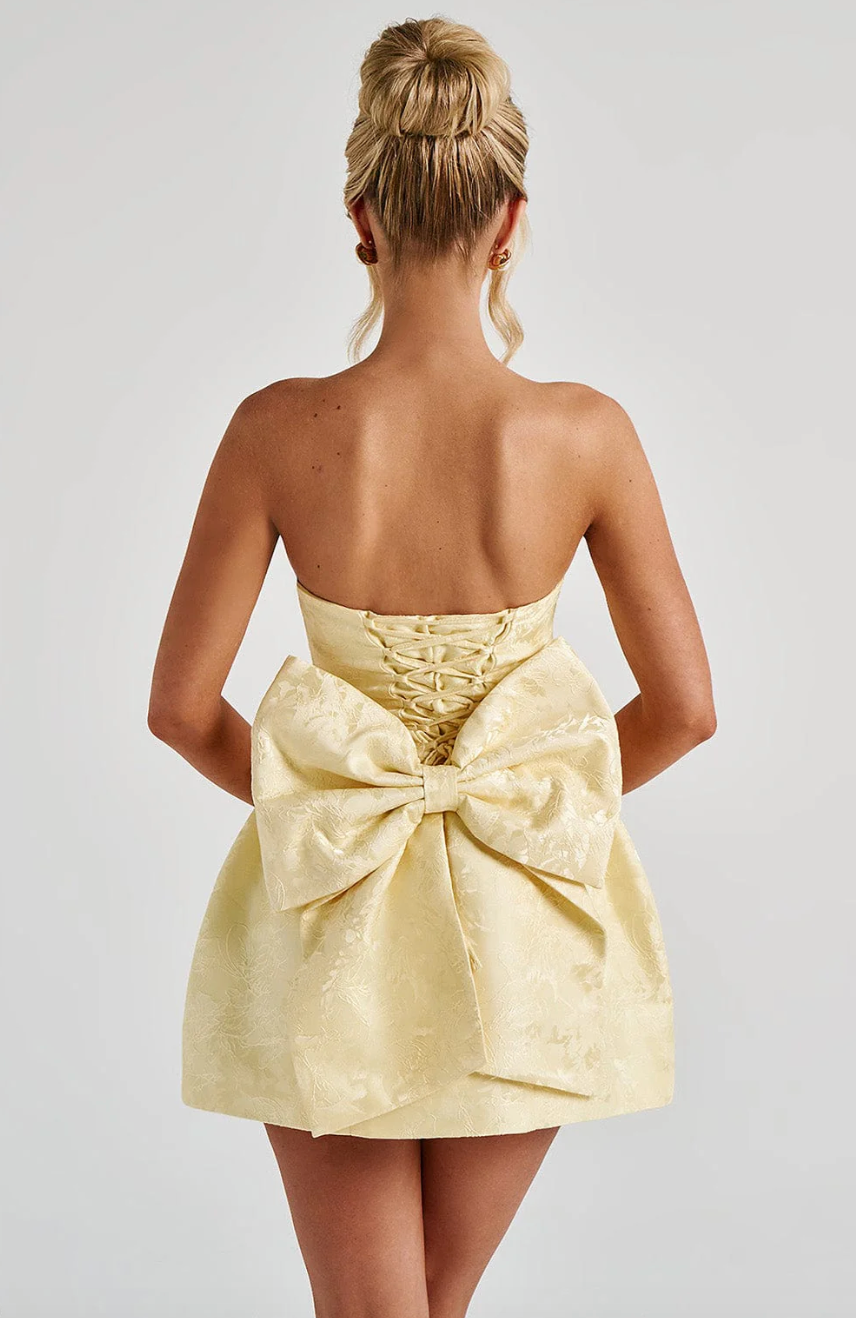 Avy – Atemberaubendes Minikleid mit Schleife