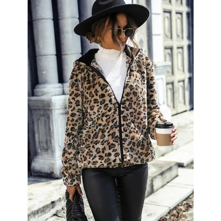 Scarlett | Kuschelige Jacke aus Leopard-Plüsch