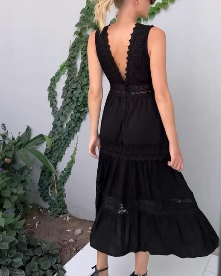Charlotte - Handgefertigtes Spitzenkleid mit V-Ausschnitt