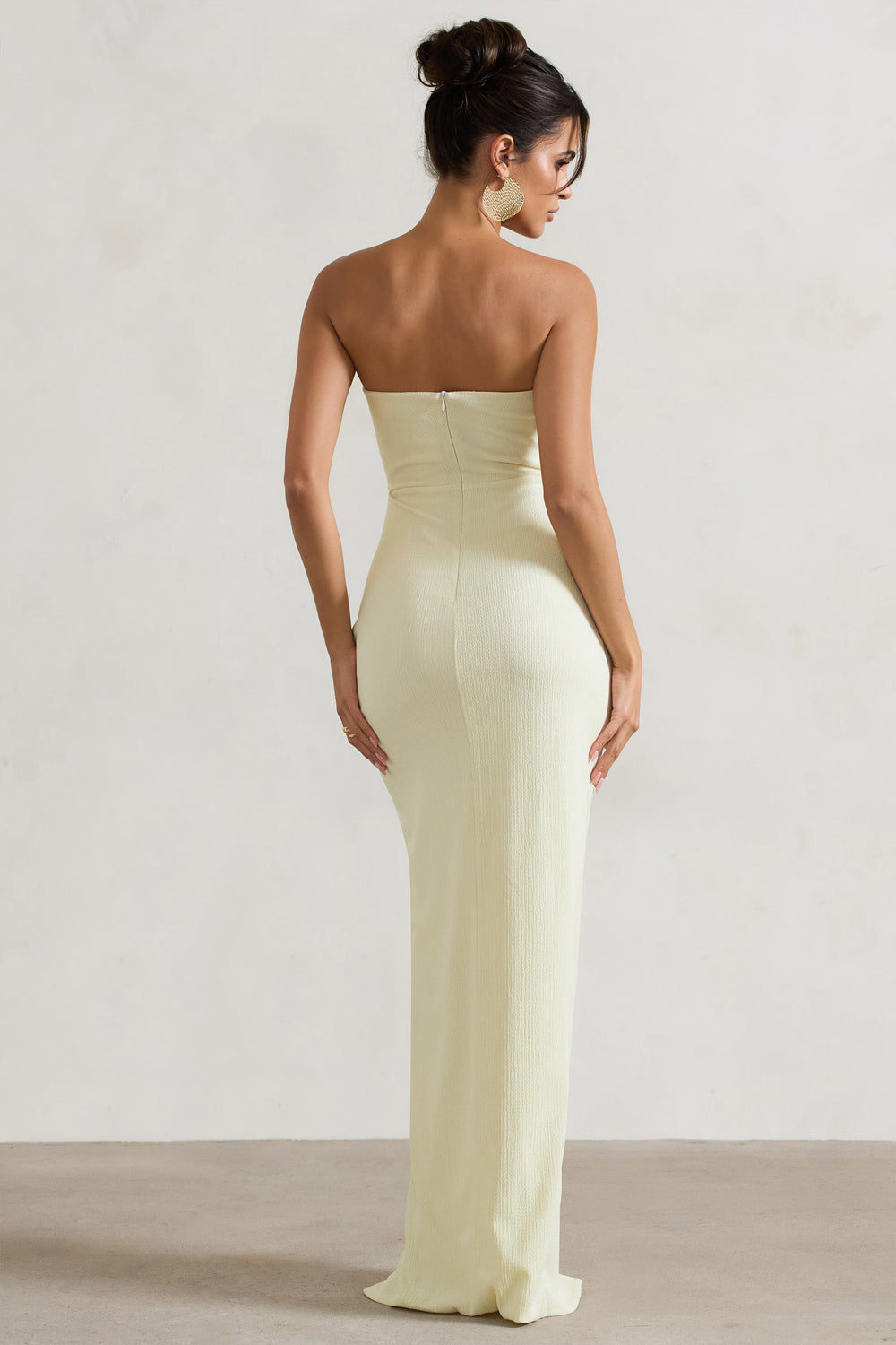 Cancun™ | Ecrufarbenes, trägerloses Maxikleid mit Cut-outs und Twist