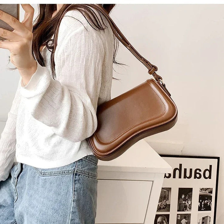 Amal - Handtasche aus veganem Leder mit gewellter Klappe