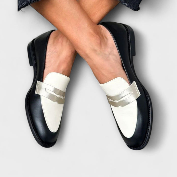 Xara – Schwarze Loafer mit metallischem Glanz