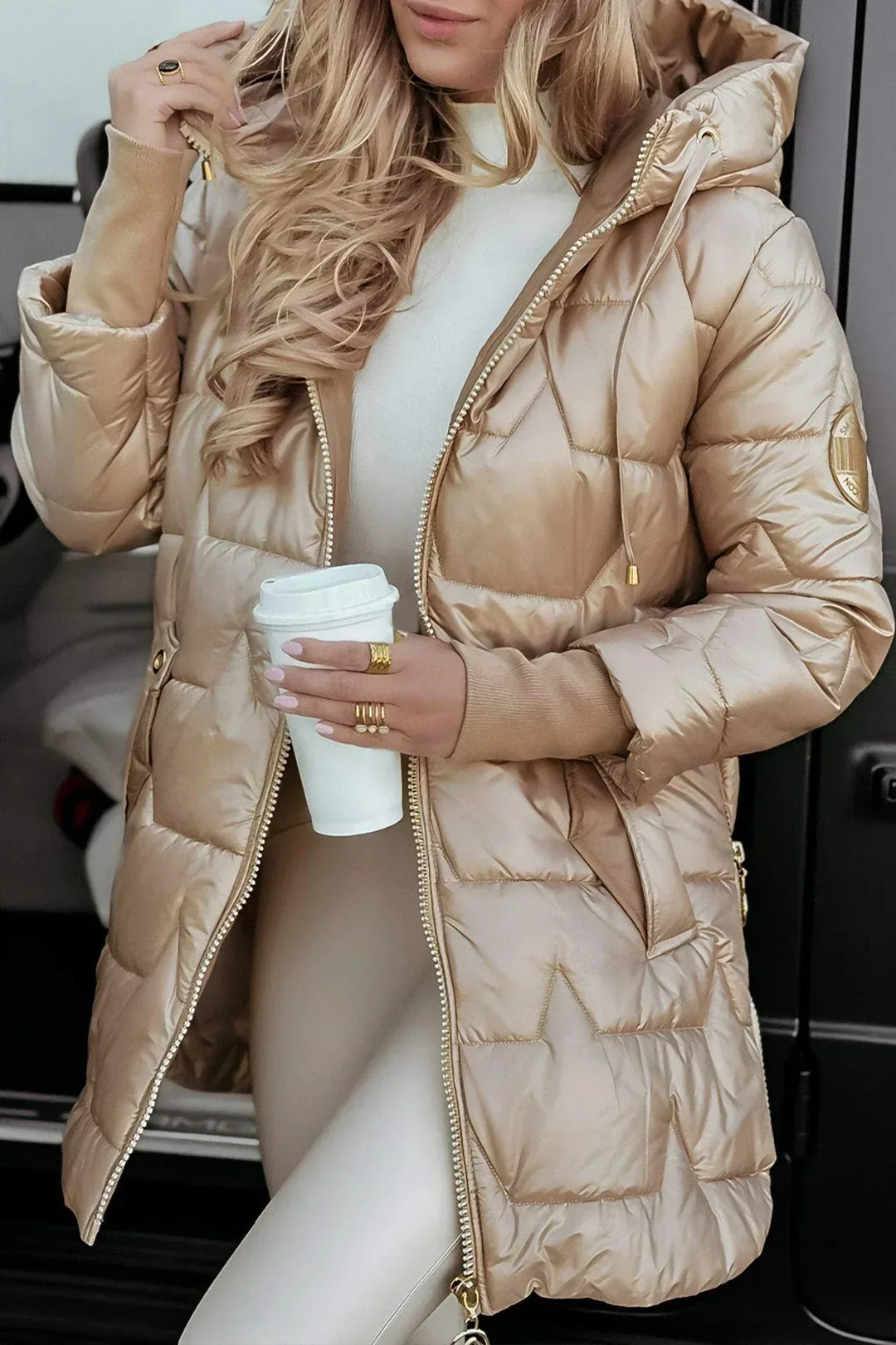 Dena - Stilvolle Winterjacke mit Kapuze und Wattierung