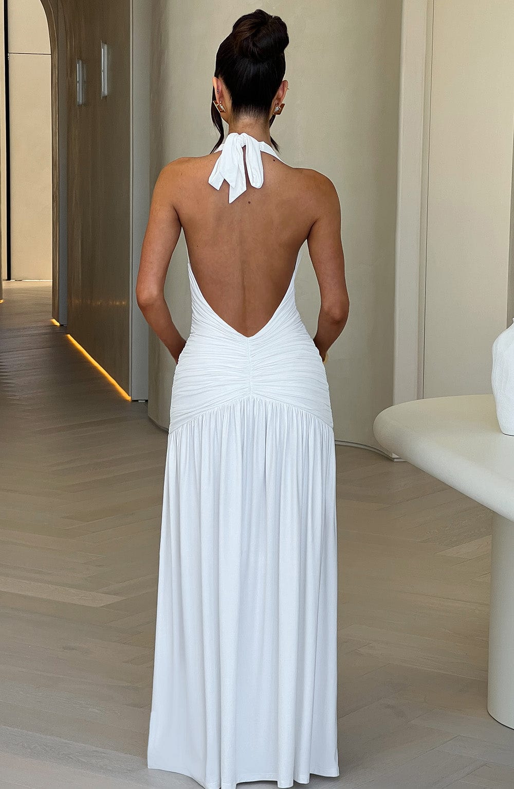 Sabine™ | Rückenfreies Maxikleid mit Knotenschlitz